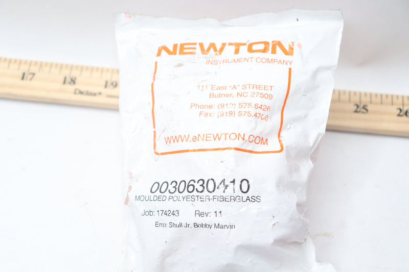 Newton Insulator Molded Polyester-Fiberglass 2-3/4" x Thread 5/8-1 0030630410