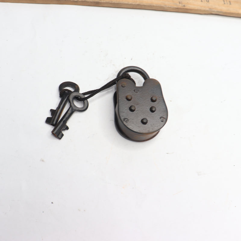 Old Style Pirate Padlock with 2 Keys 2.75" High x 3/4" Wide