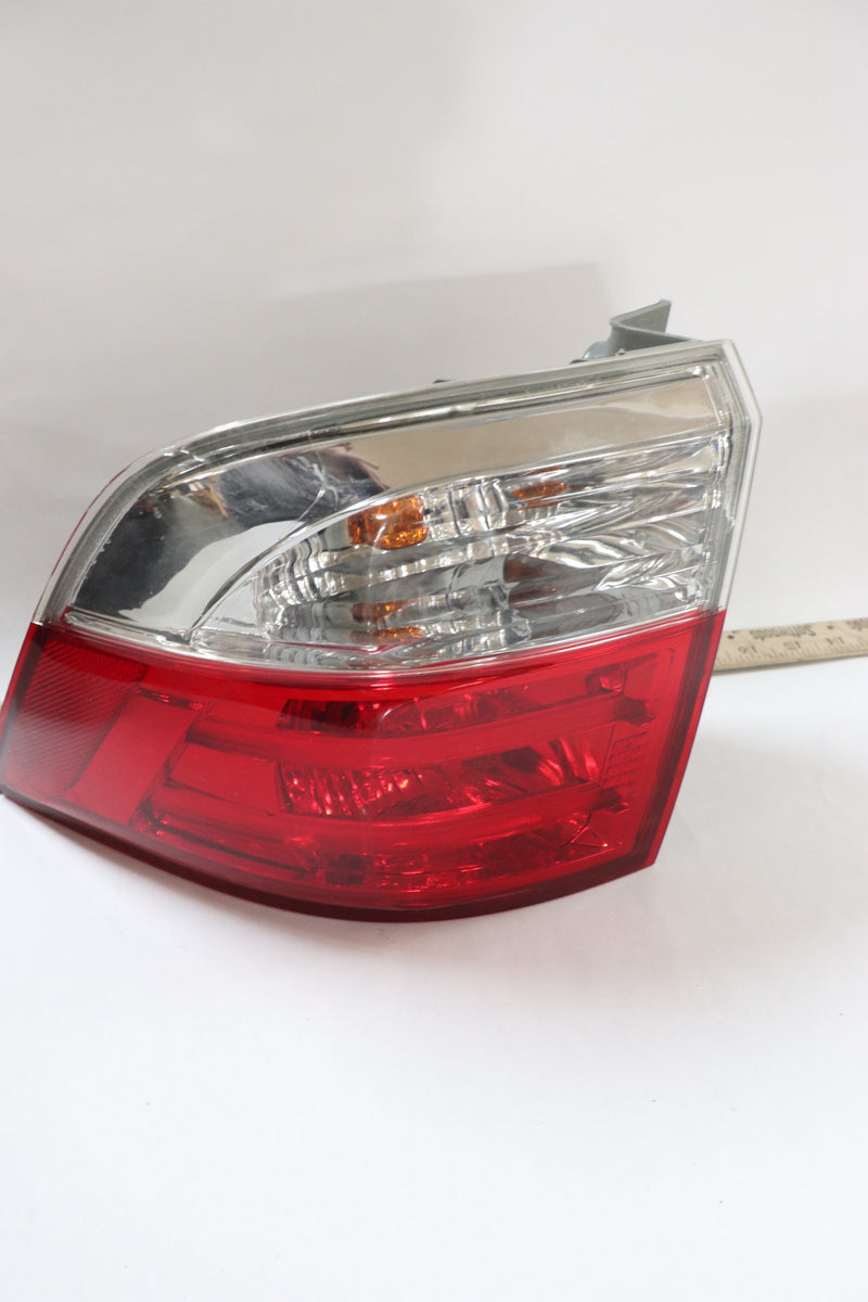 Depo Passenger Side Tail Light Red/White Clear 317-19B1R-AC