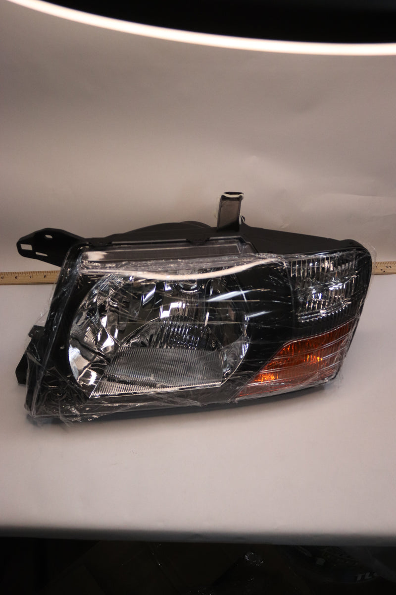 Left Headlight/Headlamp MR548035