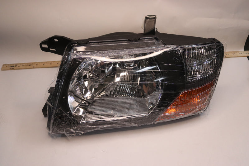 Left Headlight/Headlamp MR548035