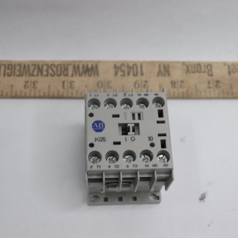 Allen-Bradley Contactor Miniature 5A 3P 120VAC Coil 1NO Auxiliary Contact